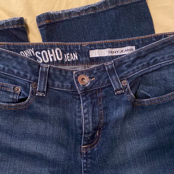 DKNY SOHO JEAN 99% Cotton and 1% Spandex - Picture 3 of 13
